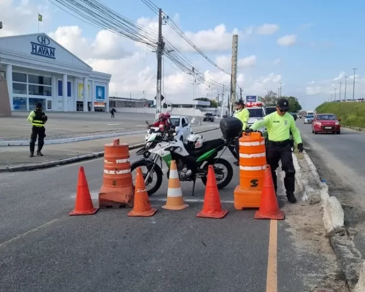 Água Fria: Semob altera fluxo na Diógenes Chianca por causa de girador
