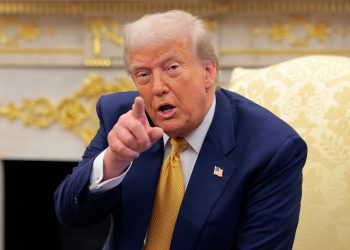 Caças venezuelanos sobrevoam destróier dos EUA em meio à escalada de tensões no Caribe