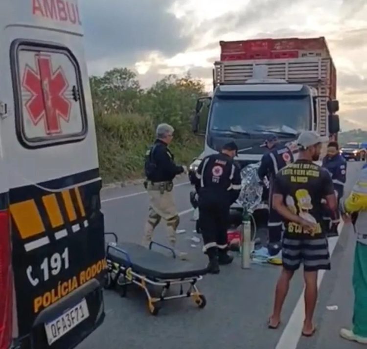 Acidente entre caminhão e moto deixa dois mortos na BR-230 em São Miguel de Taipu