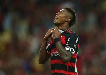 STJD aplica suspensão a Bruno Henrique por manipulação em jogo contra o Santos