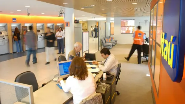 Itaú dá “reset” na produtividade, cerca de mil funcionários são desligados; cláusula de confiança entra em cena