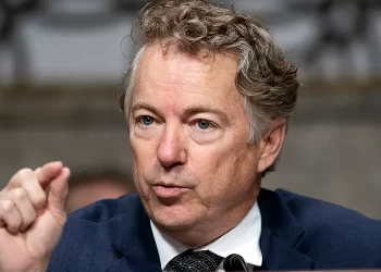 Senadores dos EUA desafiam tarifas de Trump sobre o Brasil em novo projeto de lei